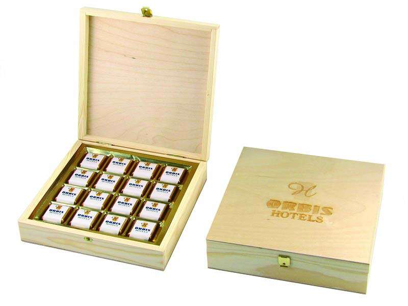 cutie-ciocolata-personalizata-ambalata-individual-kind-cutie-lemn