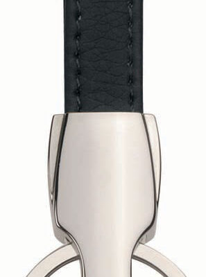 breloc-metal-si-pvc-lany-negru